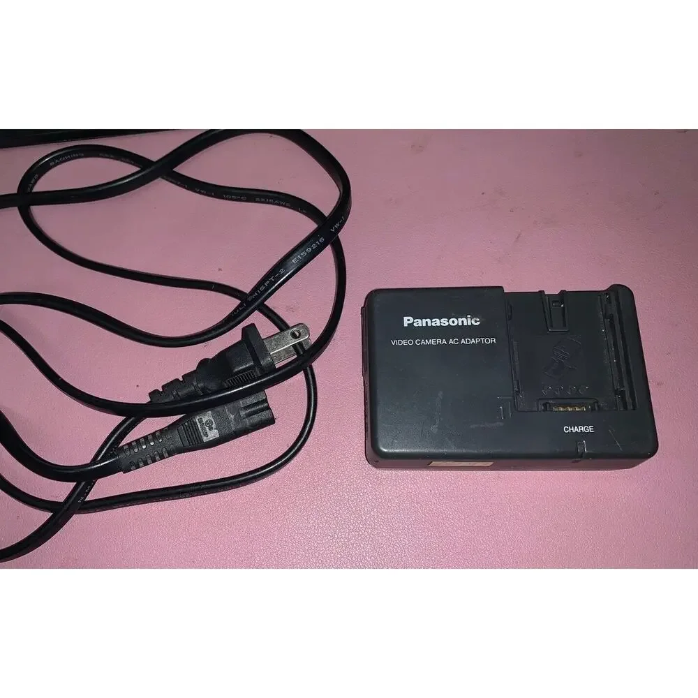 PANASONIC- PV-DAC14D - CAMCORDER - CHARGING CRADLE - 8.4V - TESTED